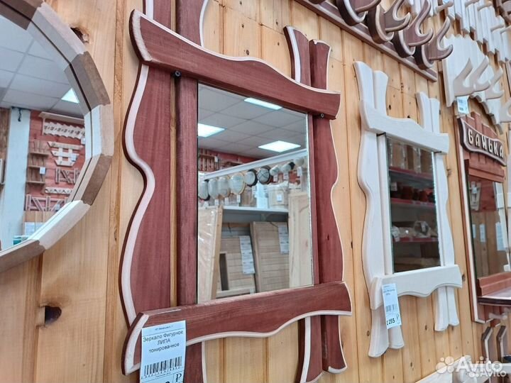 Зеркало настенное в деревянной раме из липы