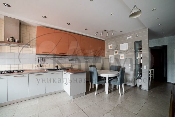 4-к. квартира, 110 м², 3/9 эт.