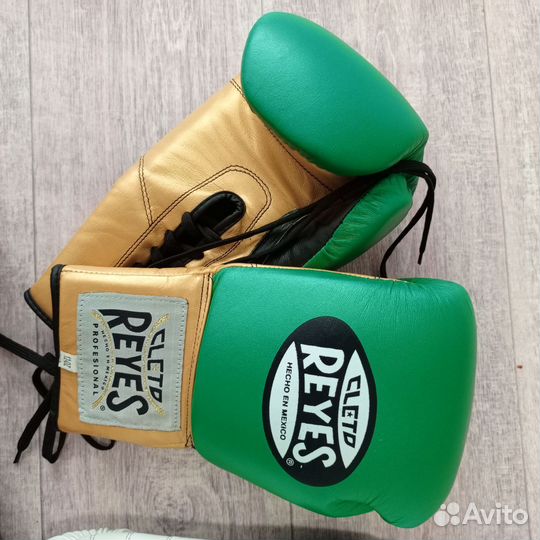 Боксерские перчатки