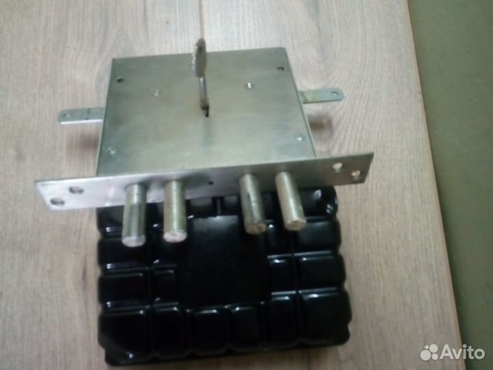 Замок для металлической двери или гаража