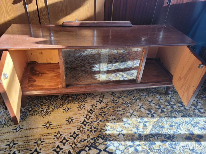 Тумбочка прикроватная и трюмо