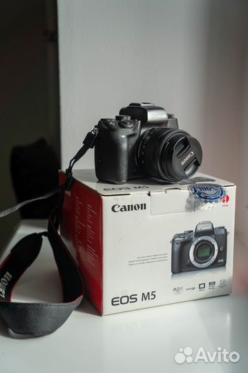 Фотоаппарат Canon EOS M5 с китовым объективом