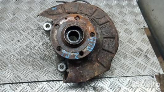 Ступица передняя левая volkswagen passat B6 (4TD02