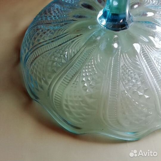 Ваза, фруктовница на ножке