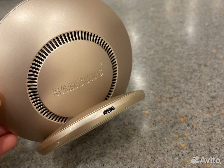 Беспроводная зарядка samsung fast charge