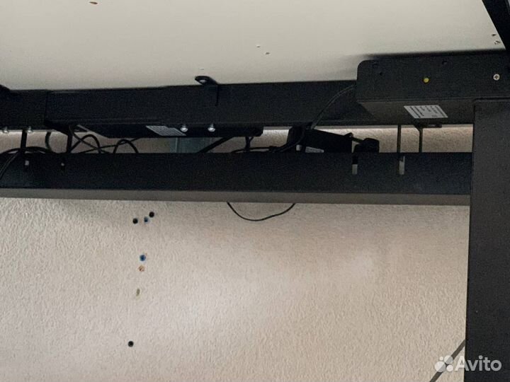 Стол с подъемным механизмом