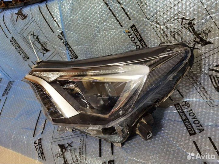 Фара левая Toyota Rav4 2015-2019