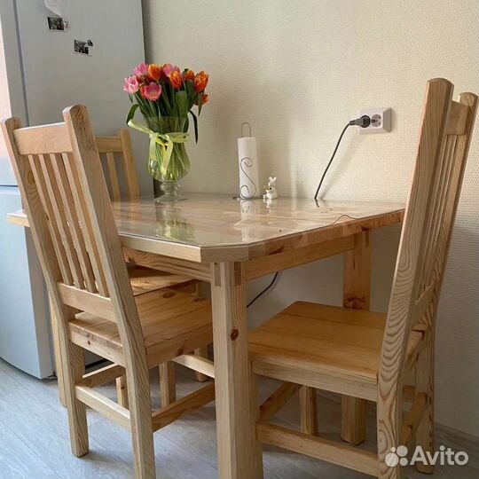 Кухонный стол и стулья новые
