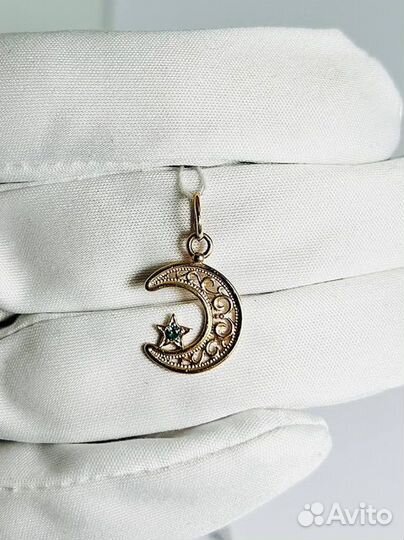 Золотая подвеска с камнем