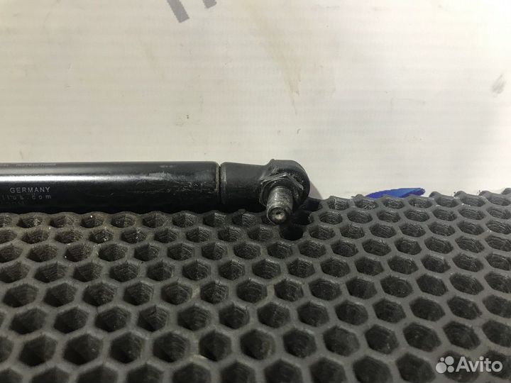 81970060032 Амортизатор рулевой колонки