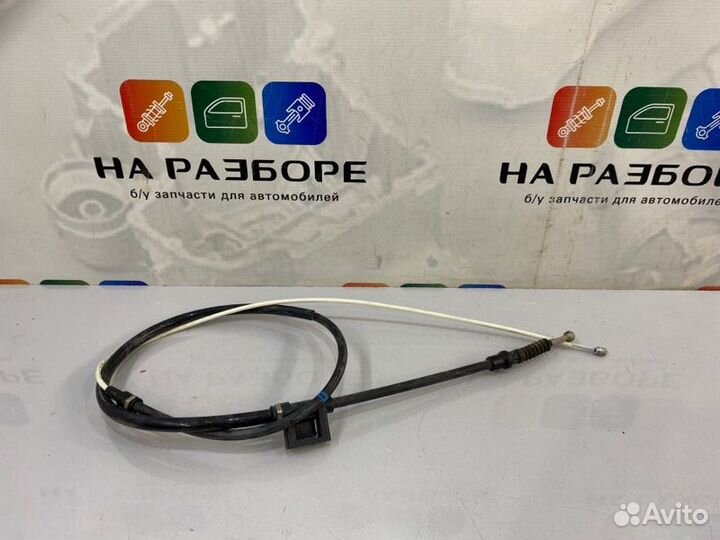 Трос ручника задний правый Skoda Octavia (A7) 5E