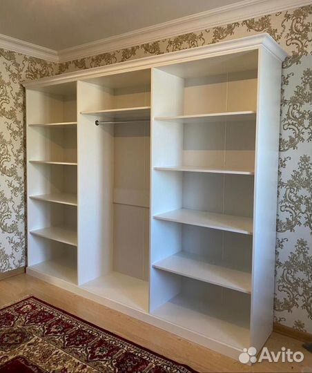 Шкафы распашные