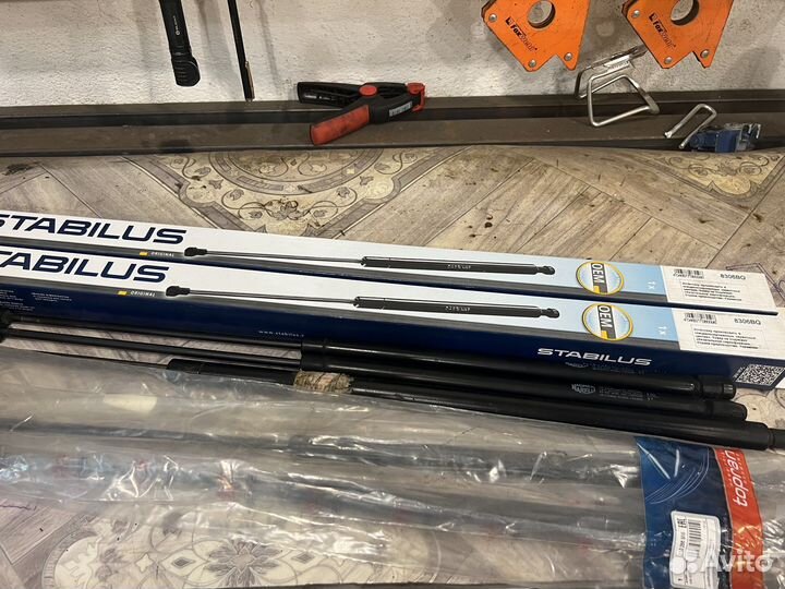 Газовые упоры капота и багажника Ауди С4