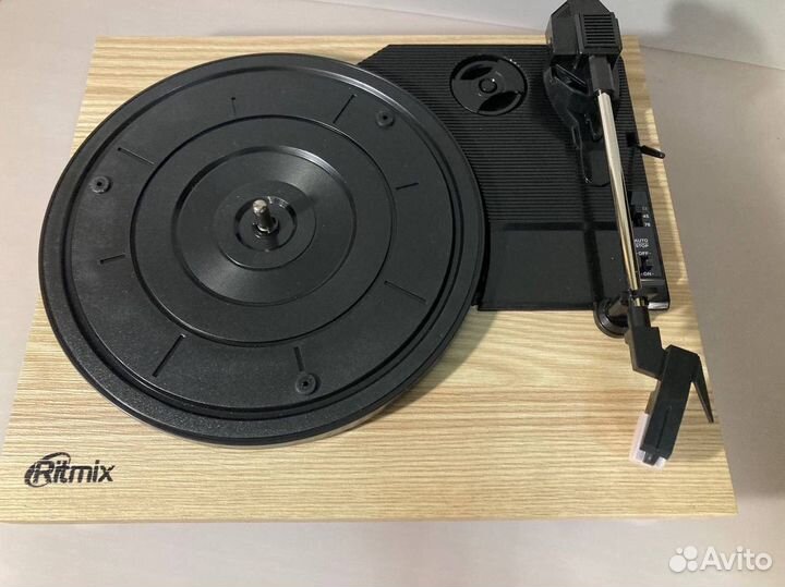 Виниловый проигрыватель пластинок Ritmix LP-240