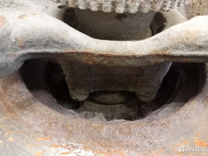 Кулак передний правый Форд