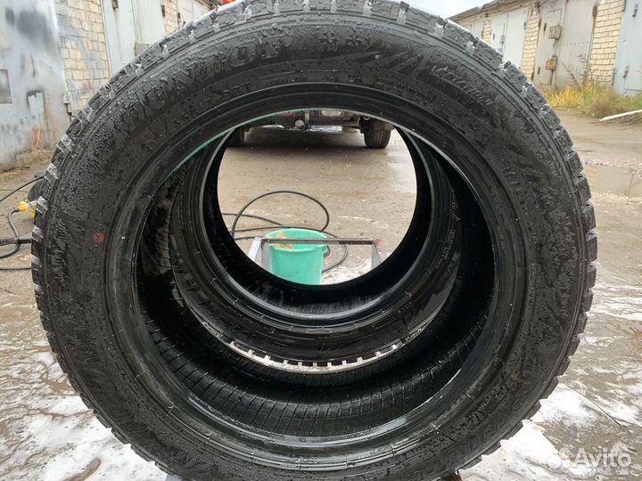 Dunlop SP Winter Ice 02 215/55 R17 98T