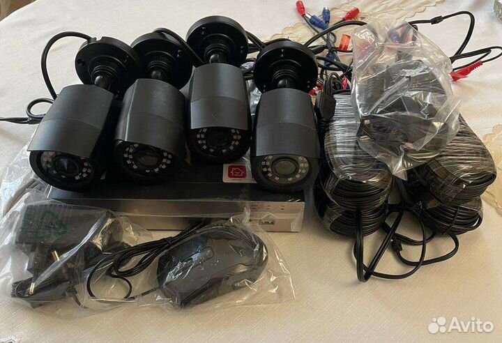 Комплект видеонаблюдения 4 камеры новые