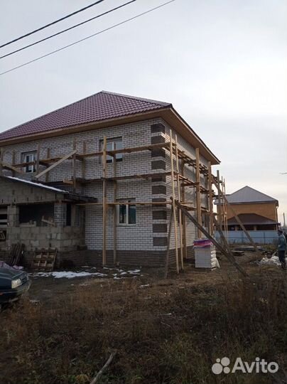 Строительная бригада. Каменщики кровельщики