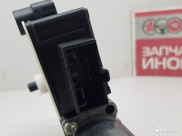 Моторчик стеклоподъемника задний правый