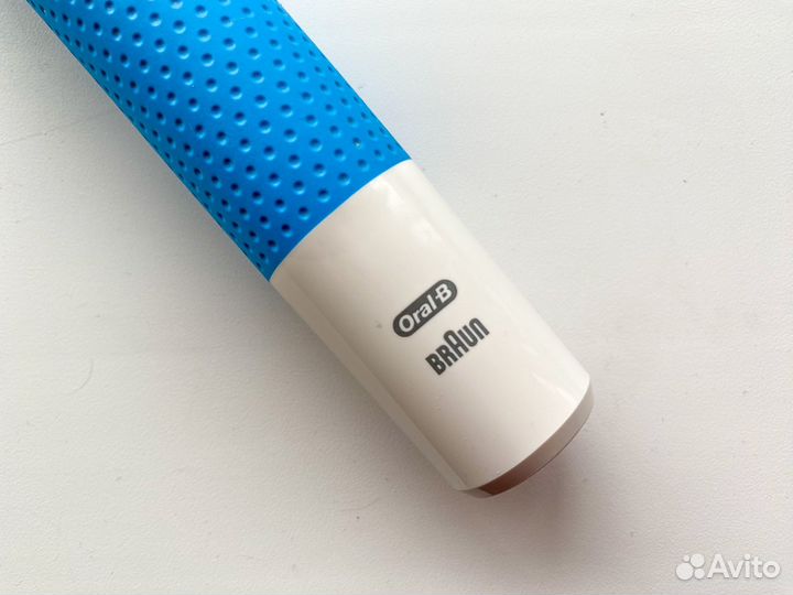 Электрическая зубная щетка Oral b