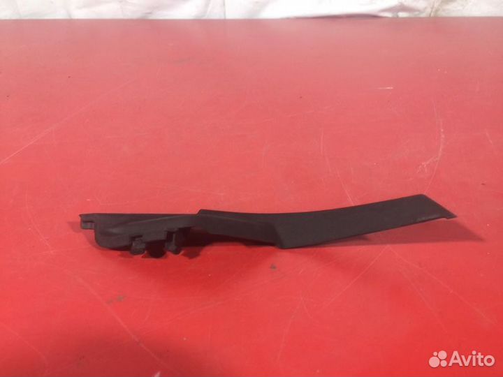 Накладка лобового стекла правая Kia Rio 3