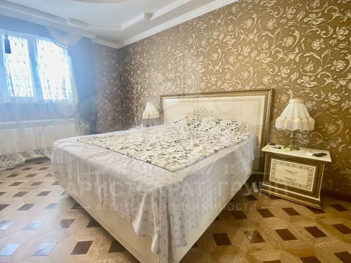 Дом 208,5 м² на участке 4,4 сот.