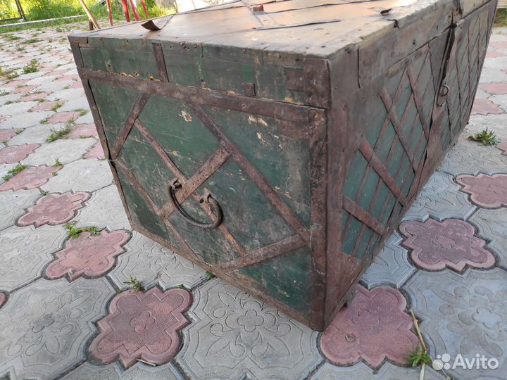 Сундук деревянный старинный