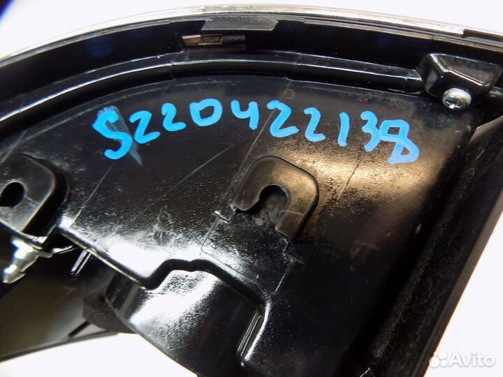 Фонарь задний наружный левый Toyota Land Cruiser