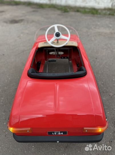 Отреставрированный педальный москвич СССР