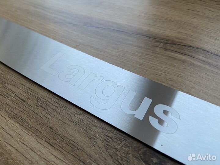 Оригинальная накладка на бампер LADA Largus FL