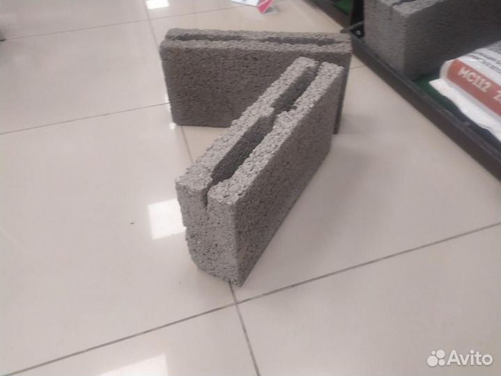 Керамзитобетонный блок с одной из баз