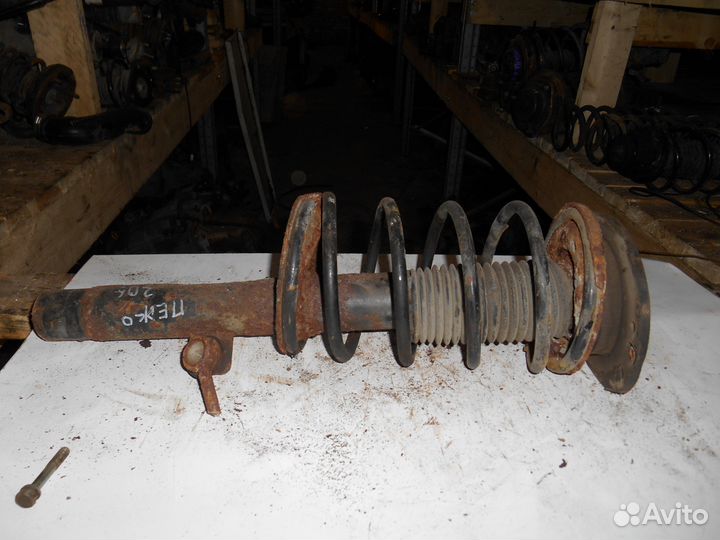 Стойка правая и левая Peugeot 206 Пежо 206