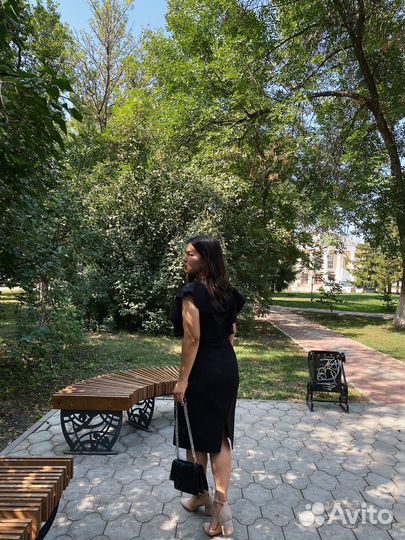 Вечернее платье с воланами