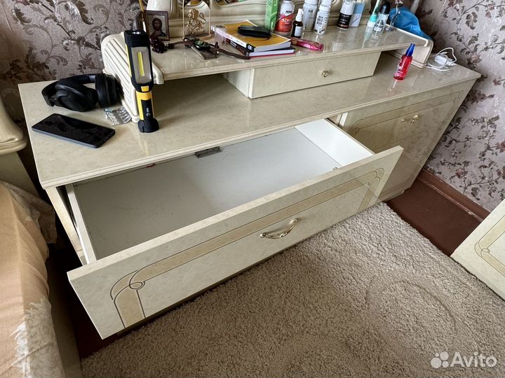 Комод с трюмо