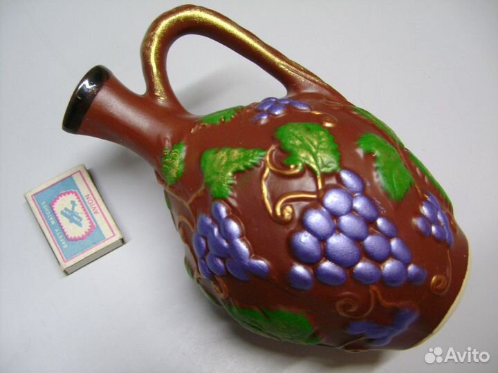 Кувшин и рюмки для вина