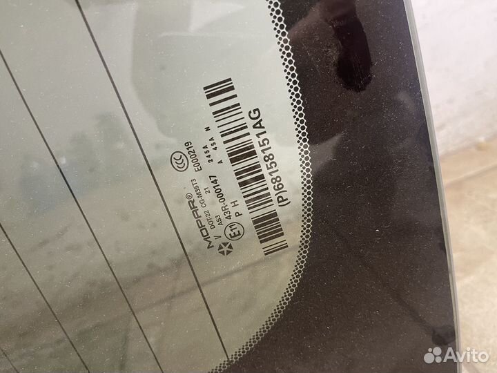 Заднее стекло jeep grand cherokee wk2