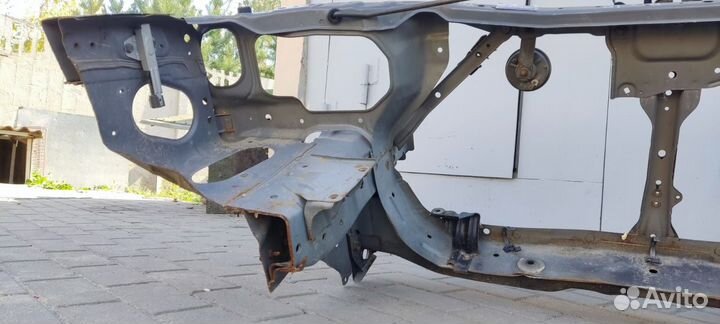 Рамка радиатора (телевизор) Nissan Bluebird Sylphy