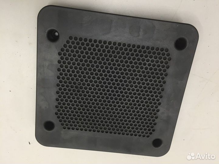 Решетка левого сабвуфера (BMW X3)