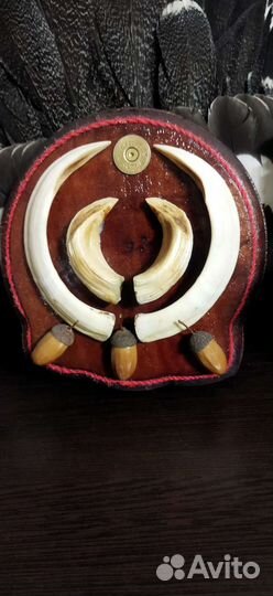 Медальон с клыками кабана