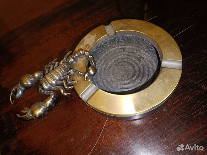 Коллекционная пепельница со скорпионом