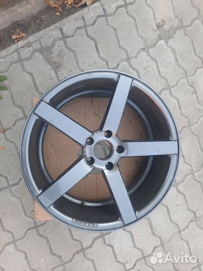Один оригинальный диск Vossen R20