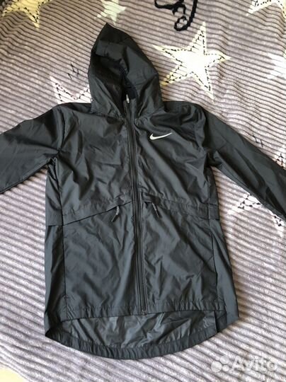 Ветровка Nike Essential