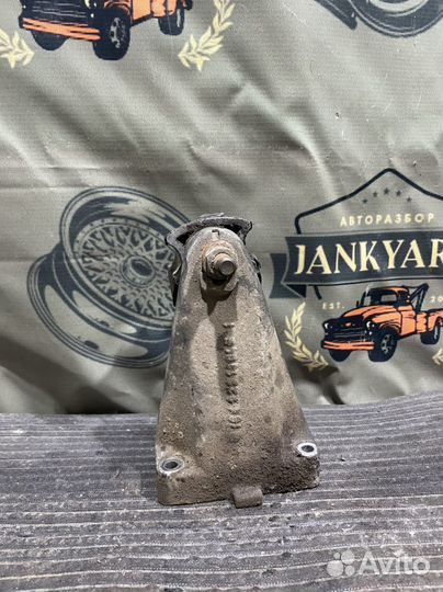 Кронштейн опоры лапа m104 mercedes w124