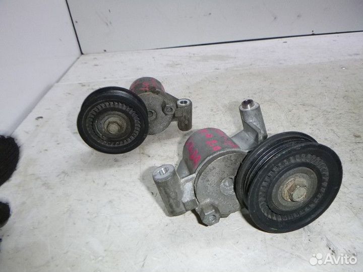 Ролик руч.ремня с кронштейном ford focus III 2011