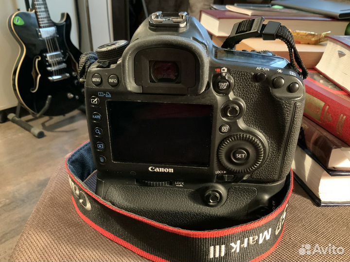 Камера Canon EOS 5D Mark III Body с бустером