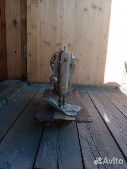 Швейная машинка Зингер