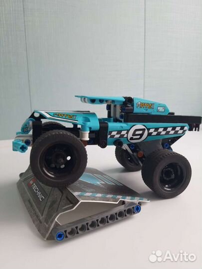 Lego Technic Трюковый грузовик (42059)