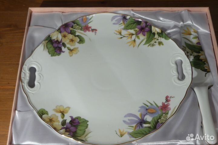 Блюдо и лопатка для торта