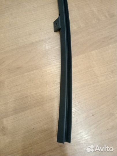 Направляющая стекла двери задняя левая Honda