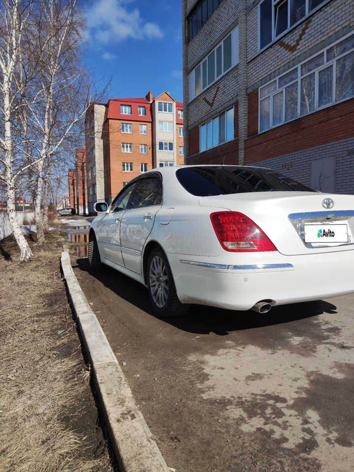 Toyota Crown Majesta: фото владельца